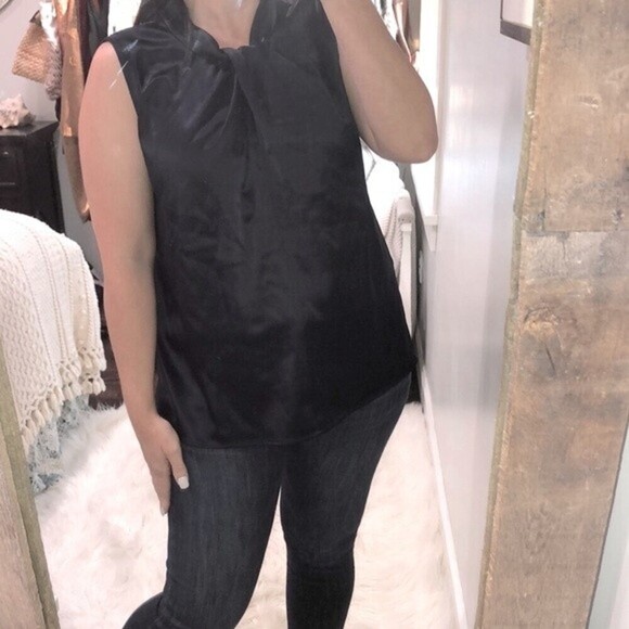 St John size large blue silky sleeveless top - Picture 2 of 10